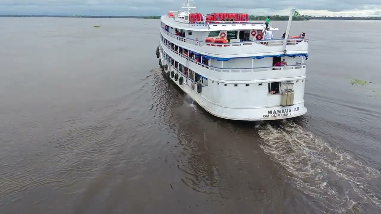 Seguindo o navio GM Oliveira com drone ao sair de Santo Antônio de Iça-AM