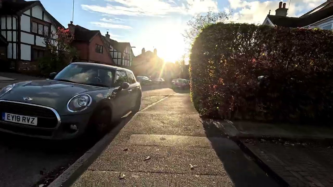 Virtual Walk - Weybridge High Street To Railway Station - November 2025 | kittikoko