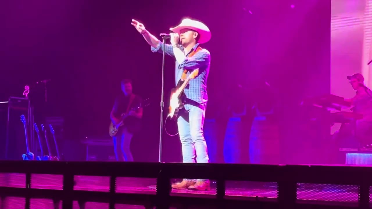 Justin Moore - Lettin’ The Night Roll (Live) - Premier Theater at Foxwoods, Ledyard, CT - 7/1/23