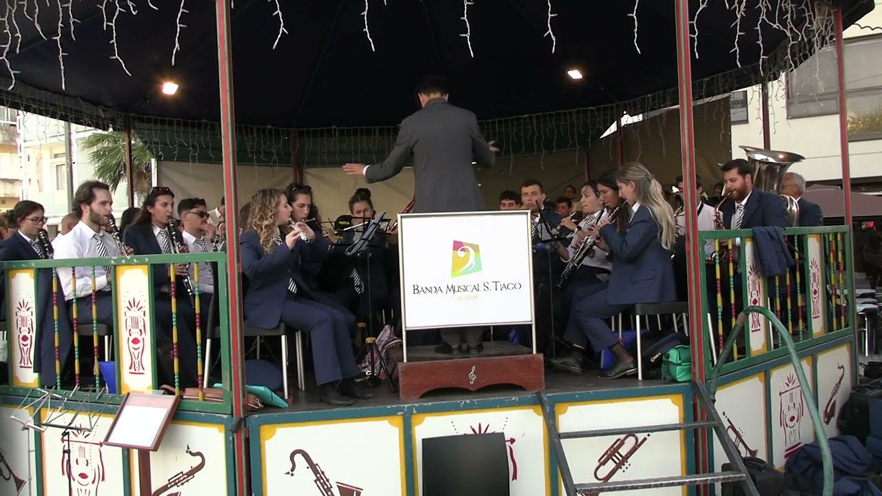 Banda Musical de S. Tiago, Silvalde (Maestro: Filipe Fonseca) Marcha ALDEIA DA MUSICA -Vítor Resende