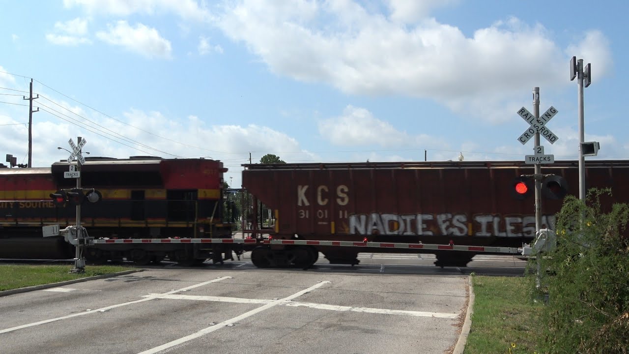 CPKC - KCS 4562 Grain Train West - Eldridge Rd. Railroad Crossing Sugar Land, TX *RECO Low Profile*