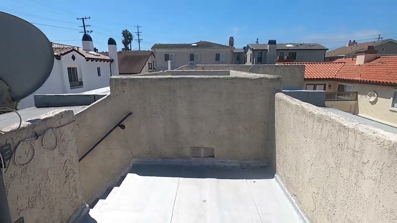 PL10481 - Spacious 2+1 Townhouse Apartment for Rent (Redondo Beach, CA)