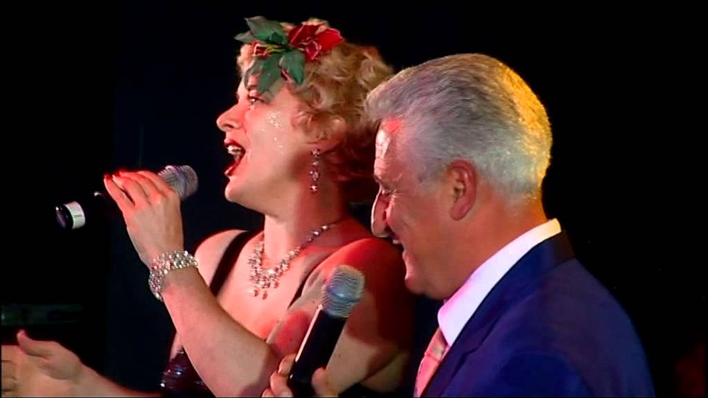 Ray Gelato & Kai Hoffman singing at Twinwood