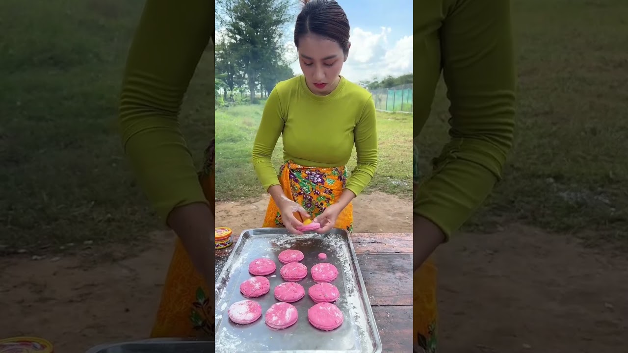 The perfect combo of crunch and sweetness, pink donuts that make every moment special