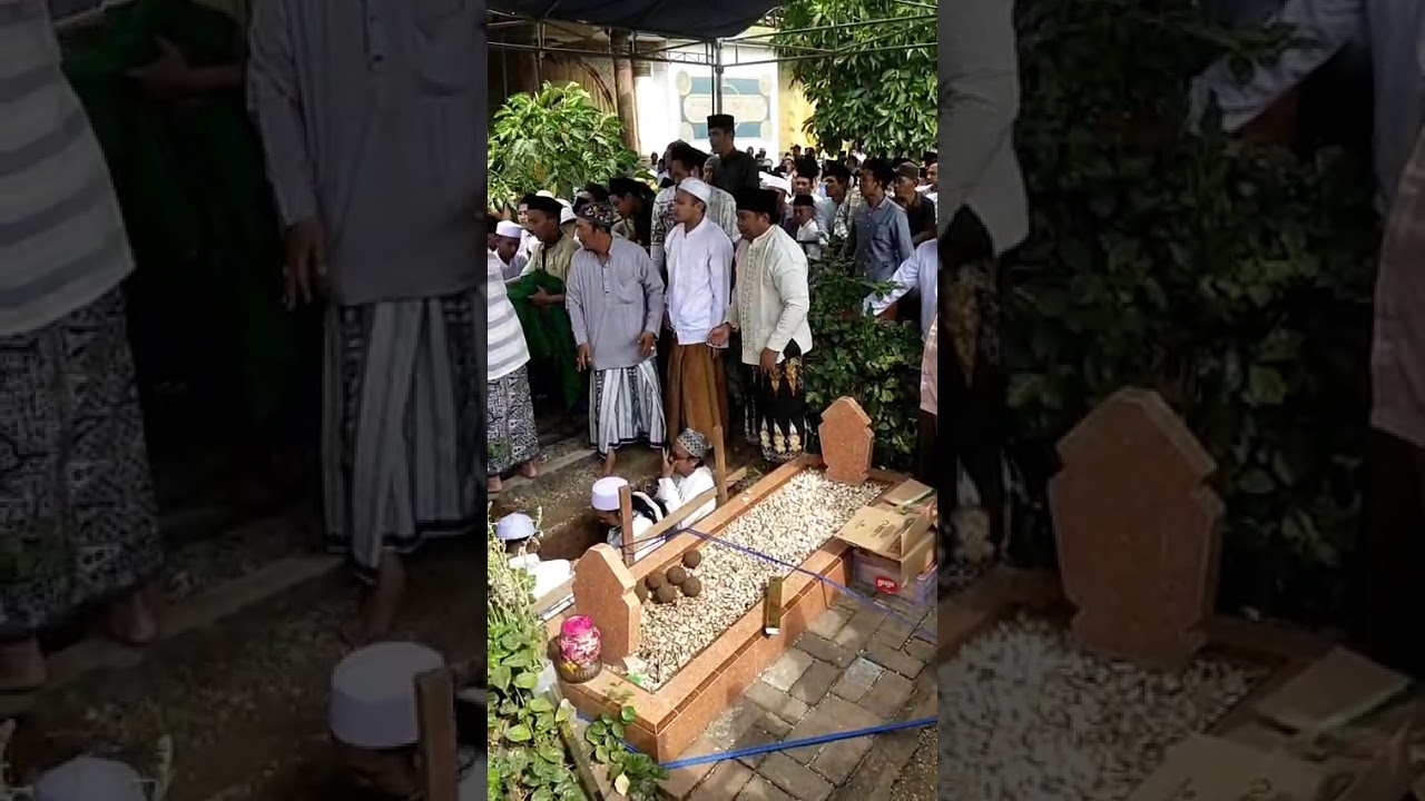 Prosesi pemakaman KH Ahmad Faruq Muhtarom Bangkalan.
