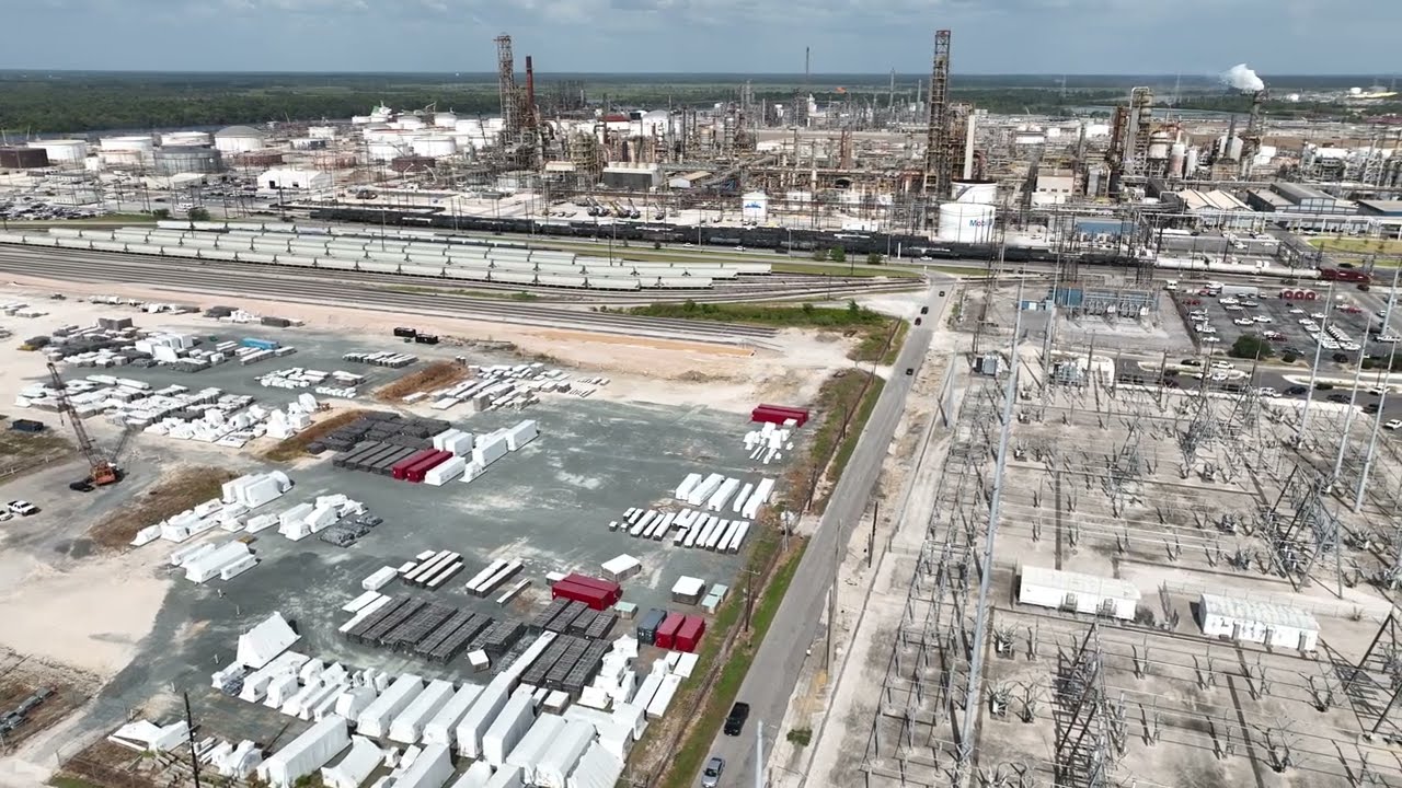 Exxon's Beaumont Texas Oil Refinery (30.061237, -94.070331)