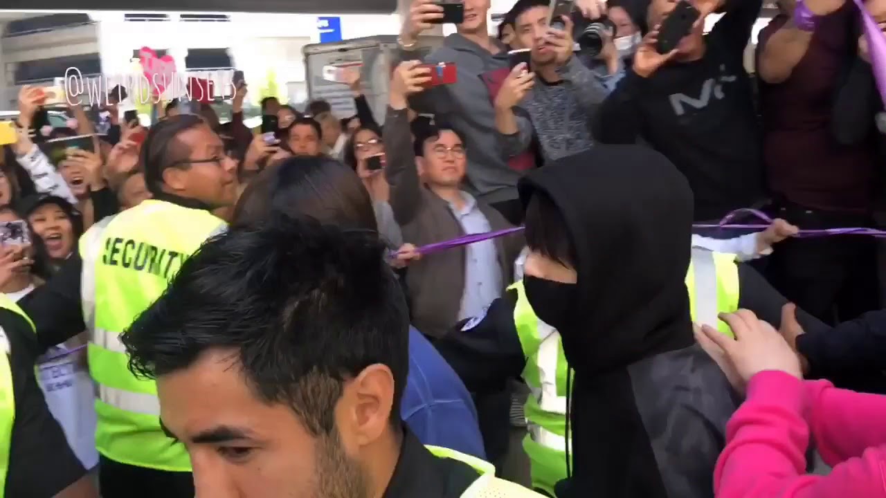 [CAM] ORIGINAL PURPLE RIBBON PROJECT BY ARMYs CONTROLLING THE MASSIVE FANS AND MEDIA IN LA MAY 2018