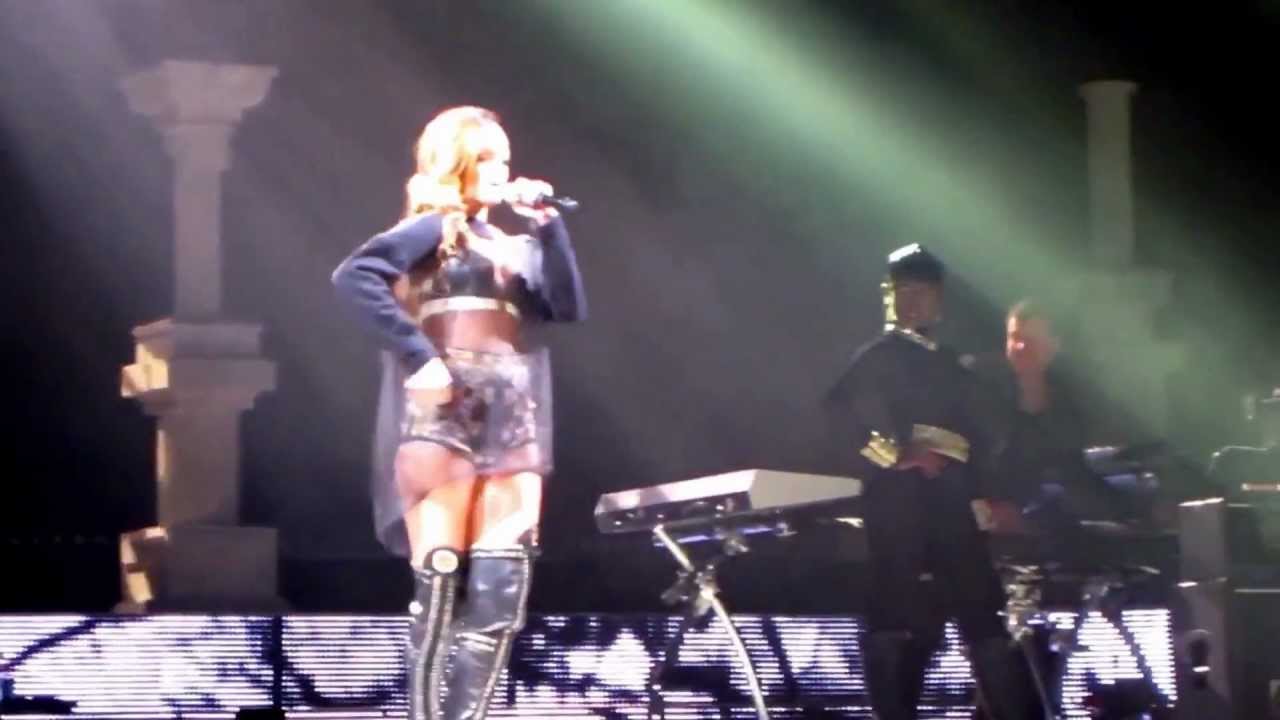 Rihanna SLAYYYYS 