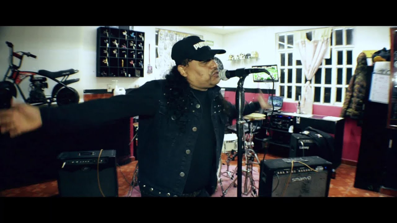 Tuzos - Pinche Gente Absurda (Video Oficial)