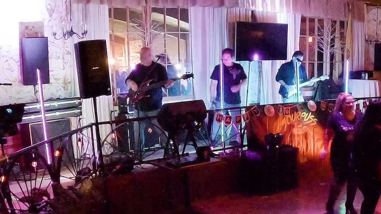 Sourpuss performs "Runaway"...