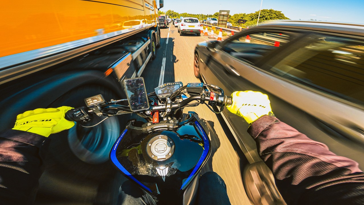 STAND STILL!  NOT FOR ME. | YAMAHA MT-09 SP + AKRAPOVIC
