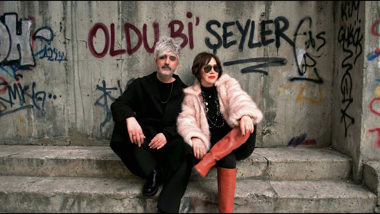 Nazan Öncel & Manuş Baba - Oldu Bi' Şeyler (Official Video)