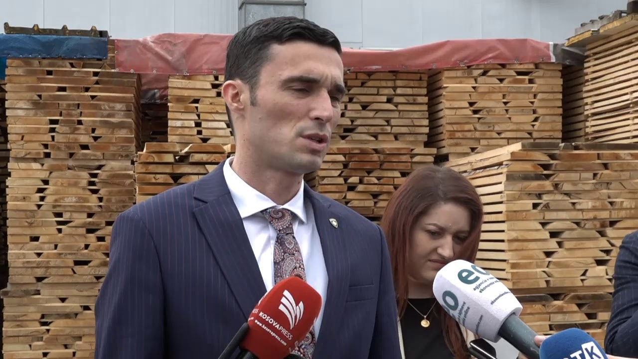 Limaj e Shala vizitojnë fabrikën e mobileve ‘Elnor’