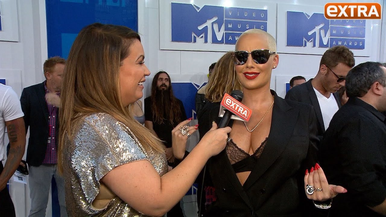 MTV VMAs: Amber Rose Jokes About Beyoncé Upstaging Her on the Carpet, Dodges Kanye Question