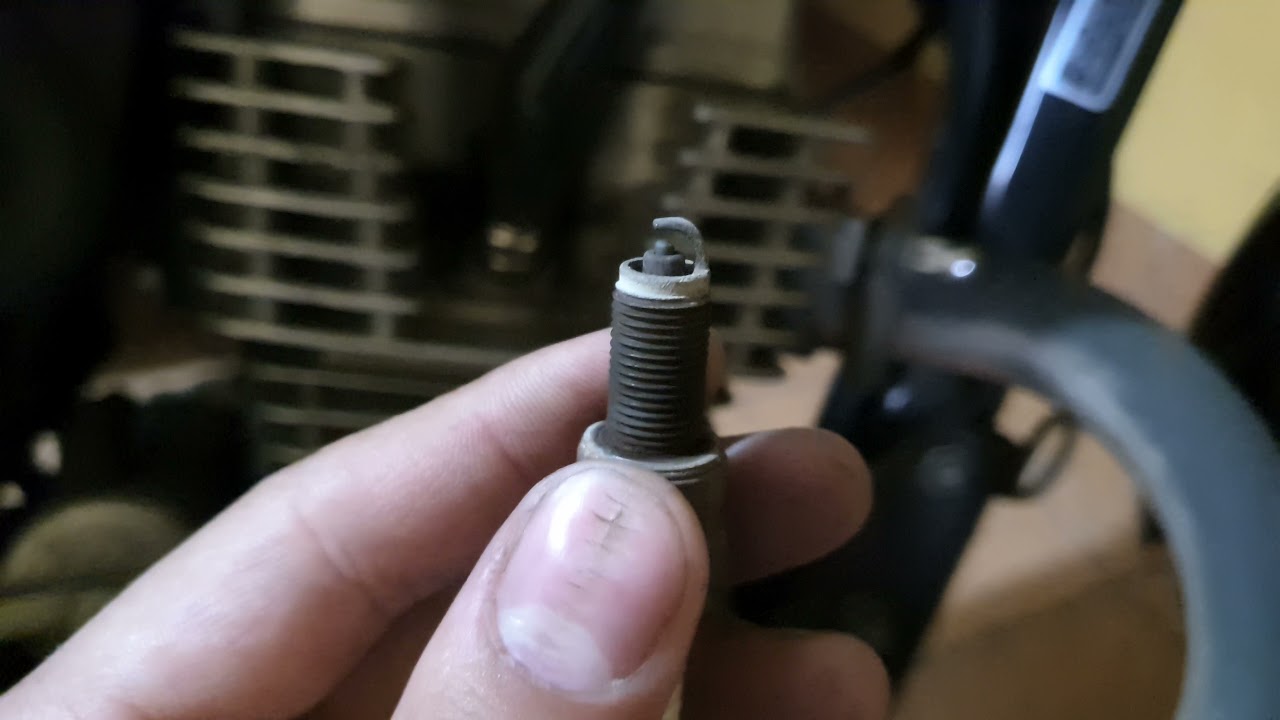 Qual o tempo para se trocar a vela da moto?