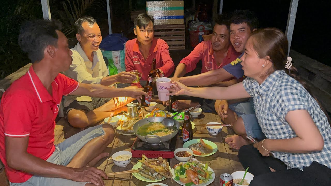 Cua Biển xào thập Cẩm . Cá Phèn chiên tươi lai rai cùng anh em trên Sông VXĐ 