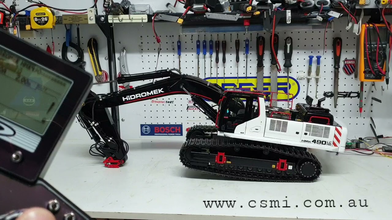 CSMI : RC Hydraulic Excavator Hidromek with Scaleart SA5000 start sequence.