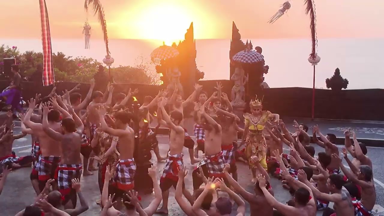 【バリ観光】バリ島 ウルワツ寺院 ケチャダンスとファイヤーダンス