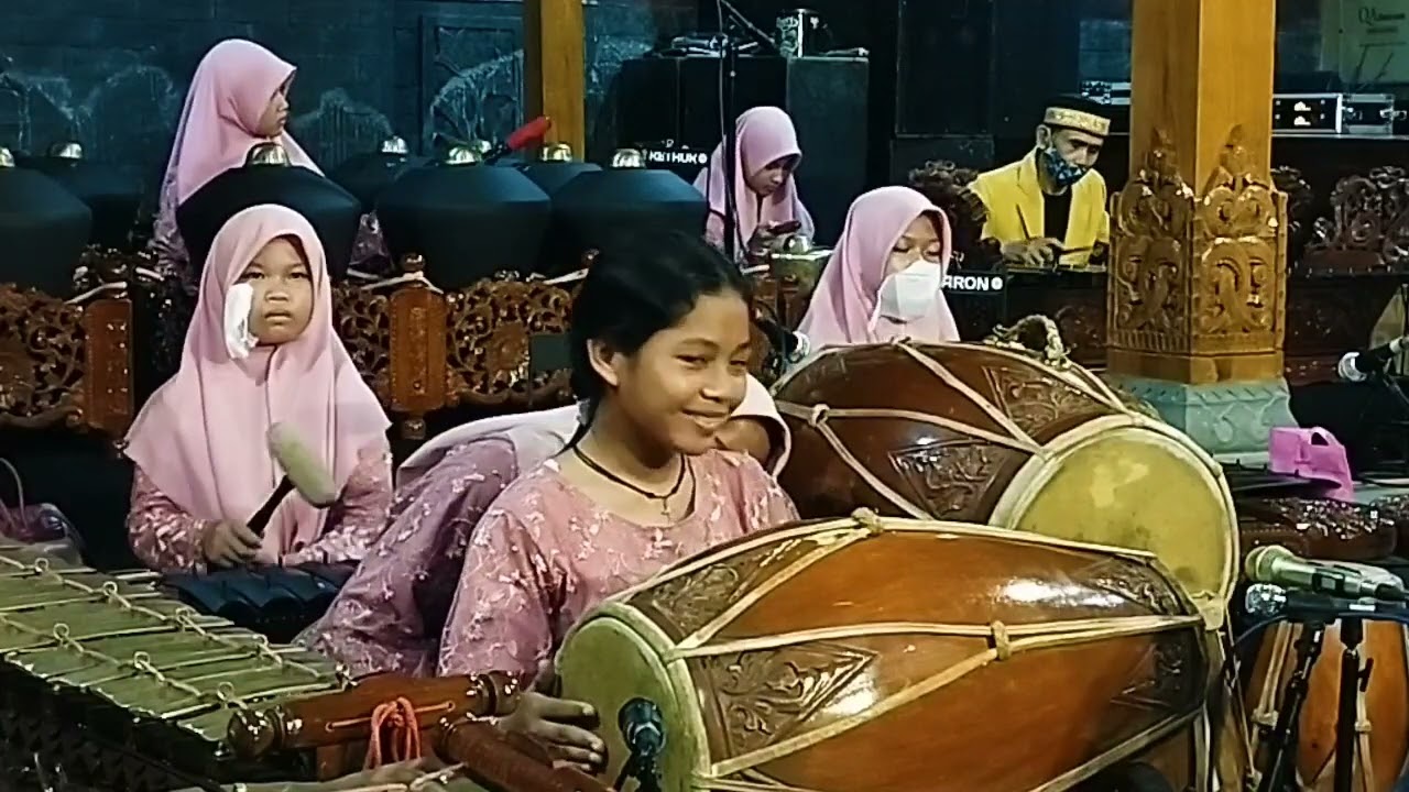 Pengendang Cilik Cantik dan Menarik/Ricik RiCik/Cikal Laras Srowot/Mbedah Gending Jawa/Pekunden BMS