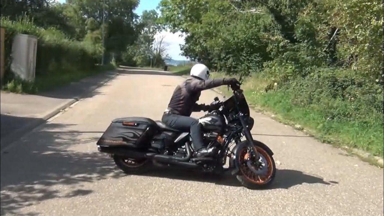 How to turn tight on a motorcycle: improve your rider control for sharp turns, u-turn or serpentines