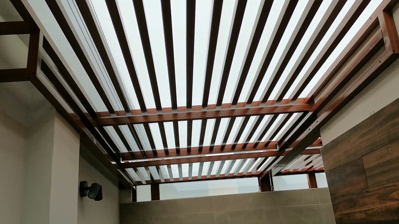 Techo Corredizo Tipo Sol y Sombra en Aluminio color Madera de Corp.Roman