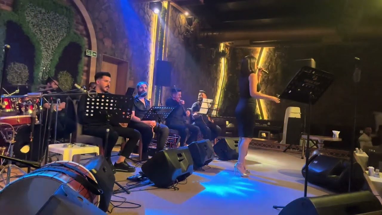 AYRILIK KOLAYMI SENİN YANINDA (CANLI) sahne performansı