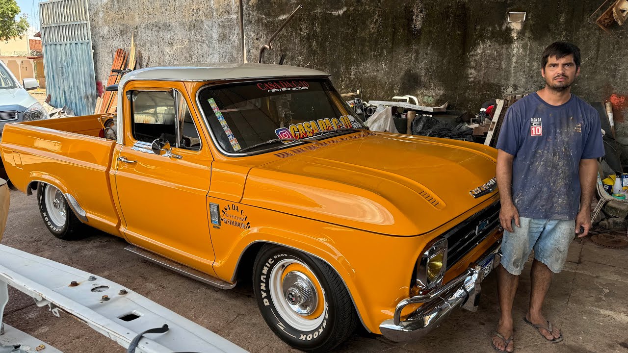 ELE TRABALHA RESTAURANDO CARROS ANTIGOS CONHECENDO A HISTÓRIA DA CASA DA C10