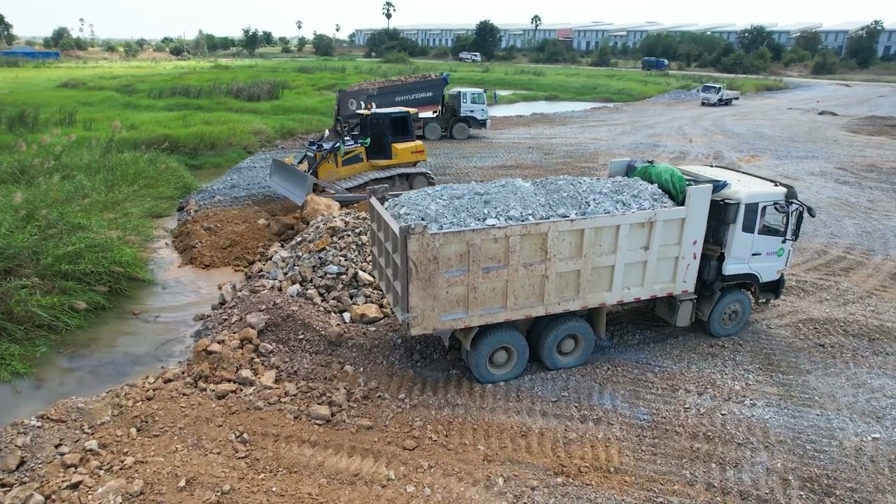 Update Operator 25.5 - Ton Dump Truck Dumping Rock Into Water - e video DH17 a fantastic bulldozer!