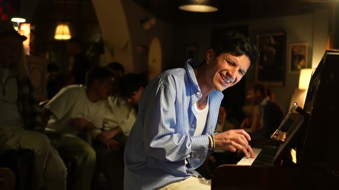 Juan singing and playing piano at the Bon Bon Jazz Bar Malaga. 