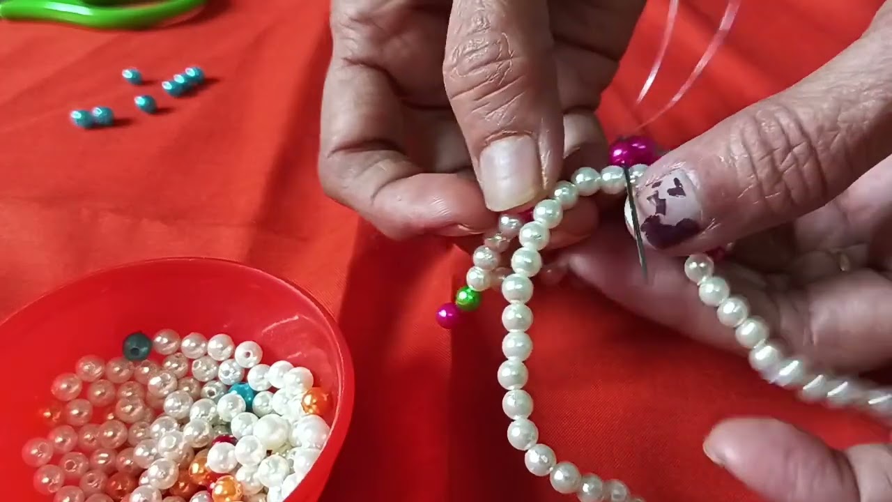 मोत्यांची बनवलेली दिवा महिरप 