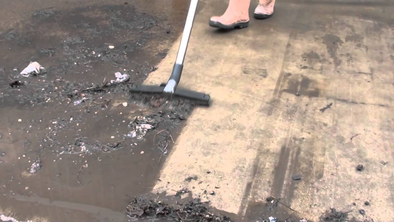 Clean heavily-soiled, wet floors to a barely damp state with the Big Brute Wet & Dry