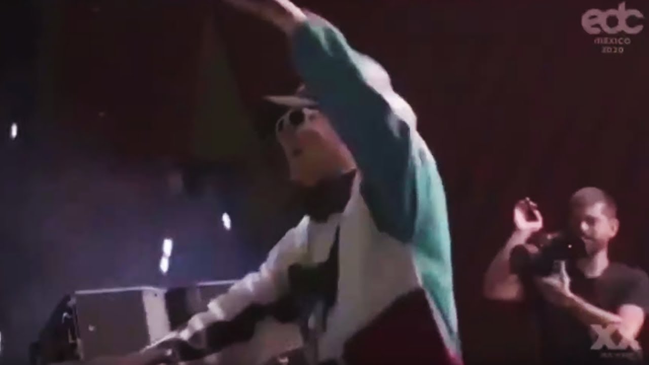 Bizarrap mezclando 
