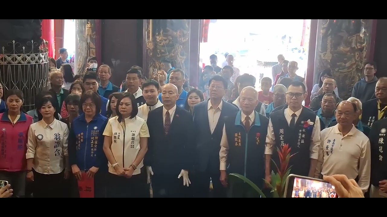  韓國瑜 院長 × 謝龍介委員🎉 現場發送春聯，歡迎鄉親一起來討個好彩頭