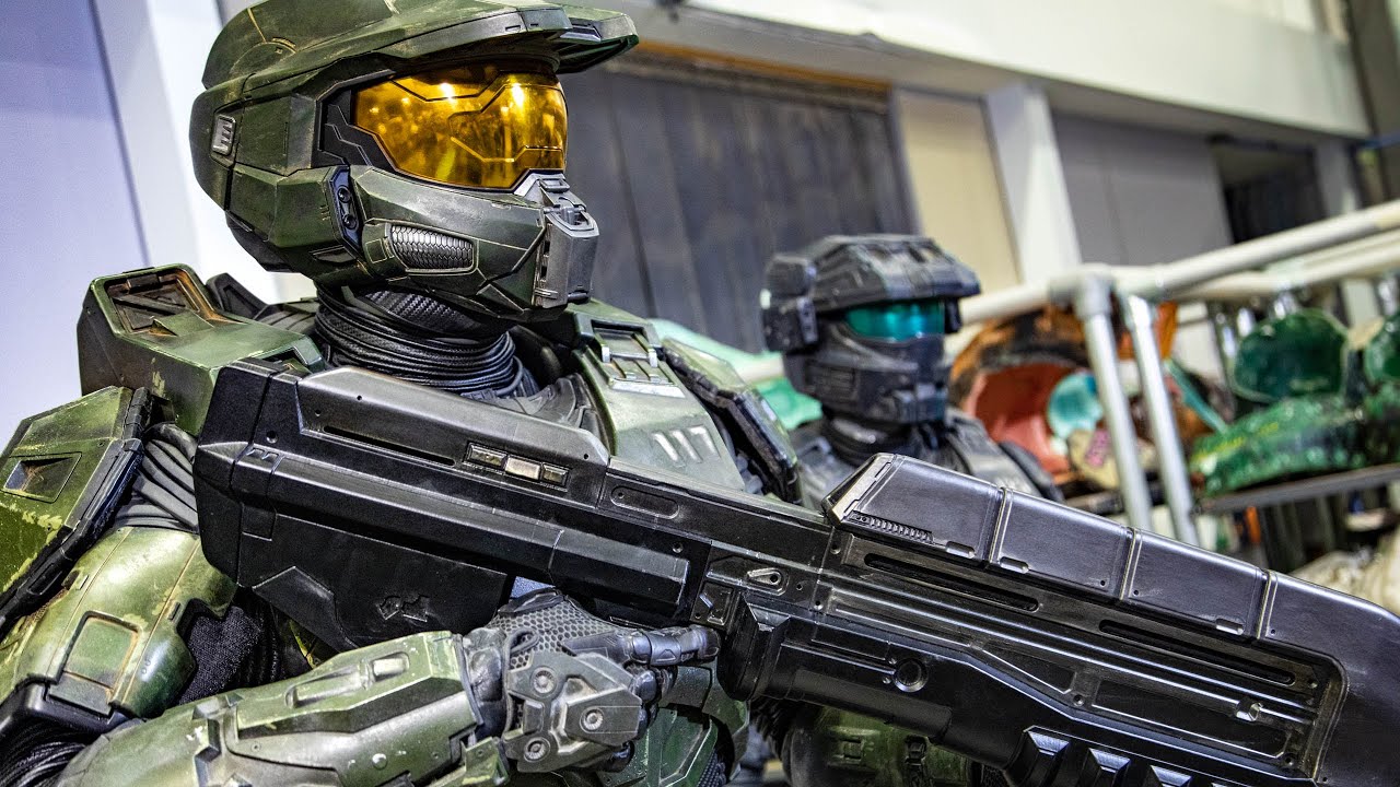 Adam Savage Meets Master Chief's Spartan Armor From Halo!