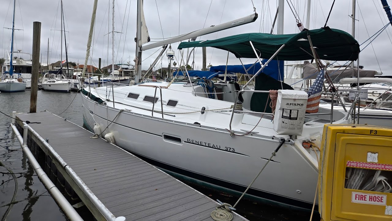 Touring the Beneteau 373