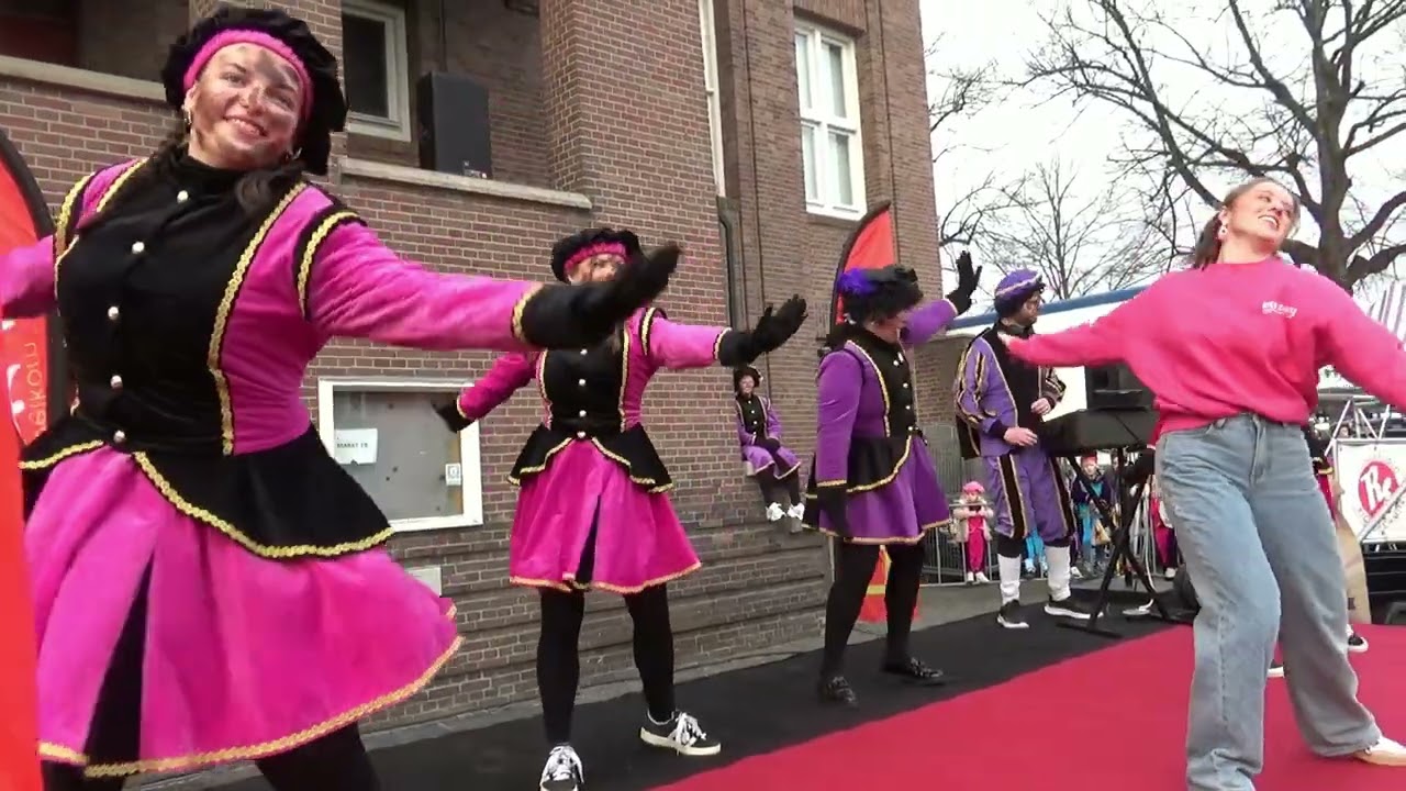 Intocht Sint en Piet in Geleen: Alles op zijn kop