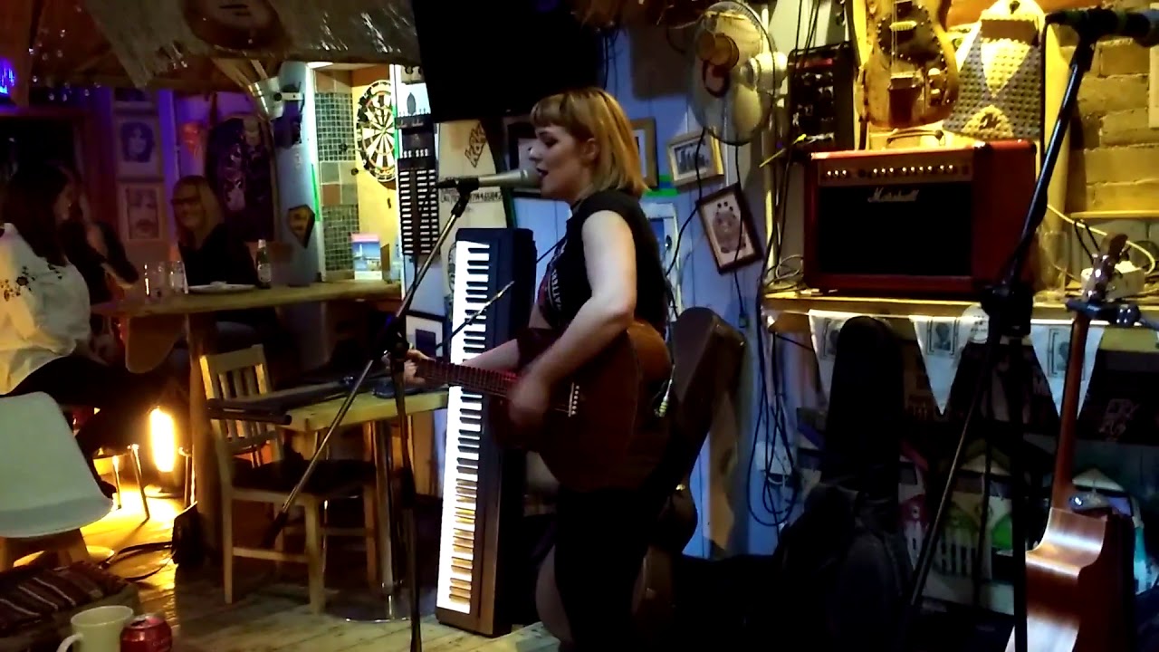 Sarah Holmes At The Bottom live at The Surf Cafe
