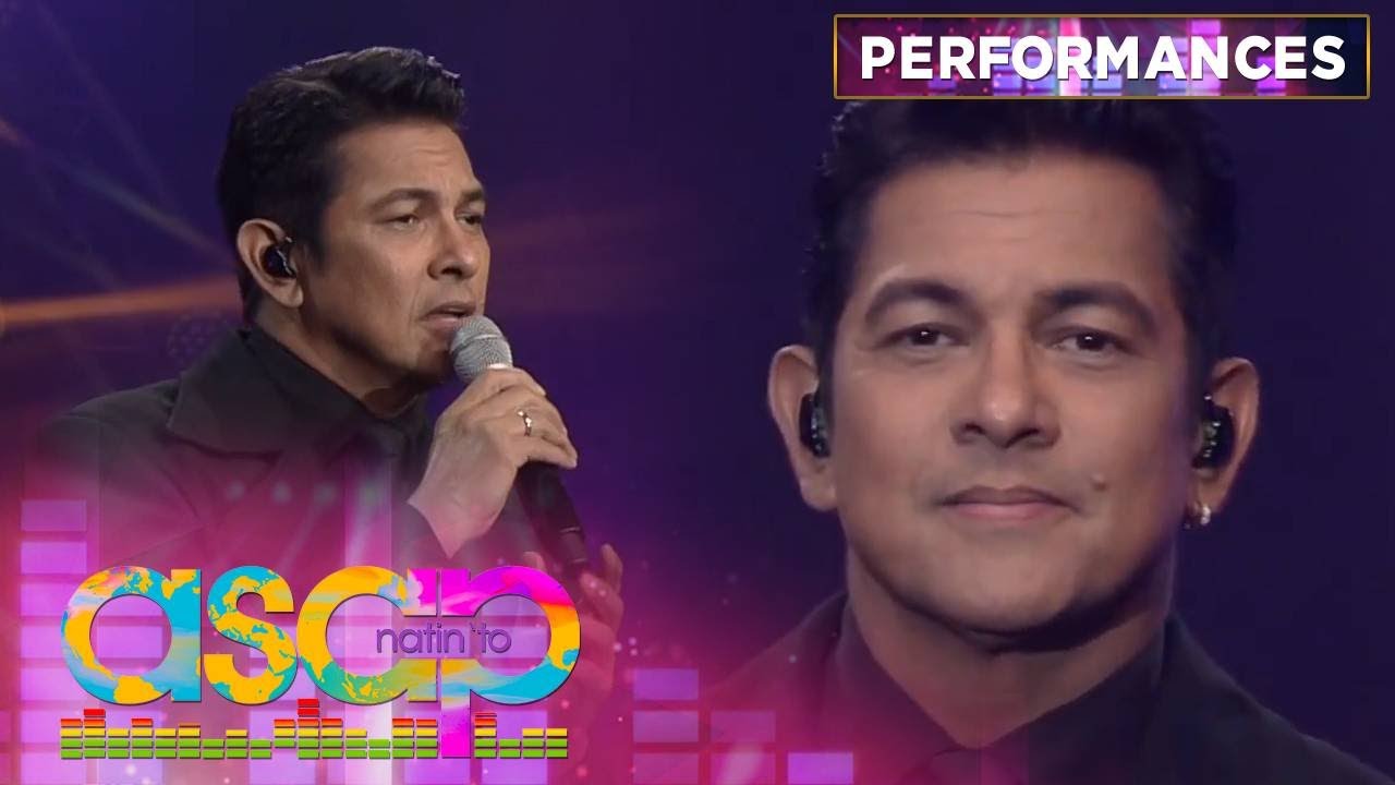 Gary V performs 