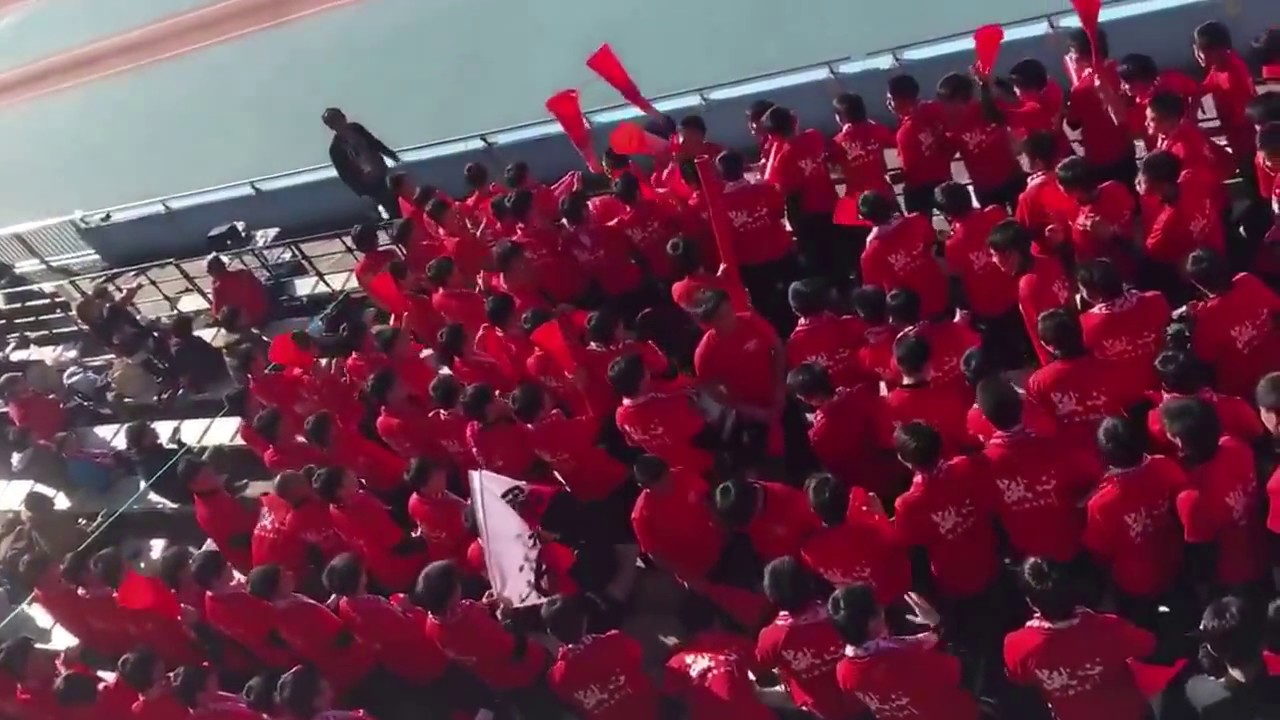 鹿児島城西と東福岡のかけあい合戦（ユニフォーム色城西赤×東福岡青）