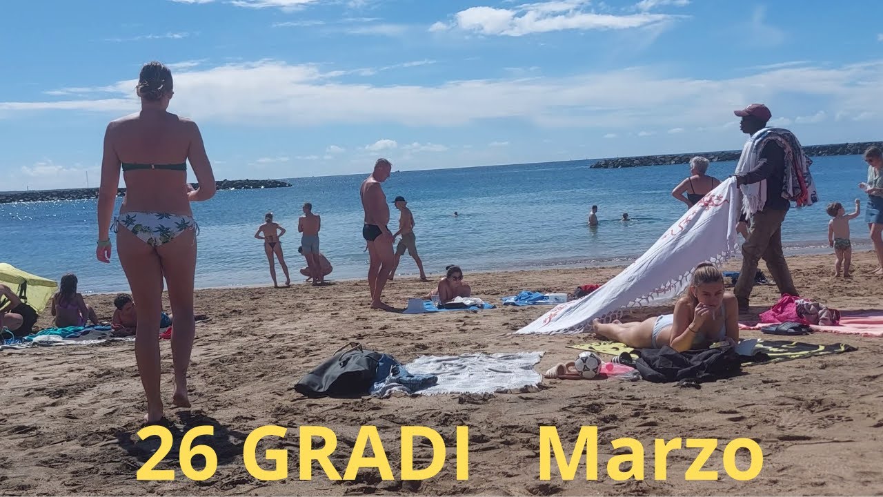 Tenerife. Spiaggia del CAMISÓN tranquilla e riparata dalle onde perfetta per fare un bagno