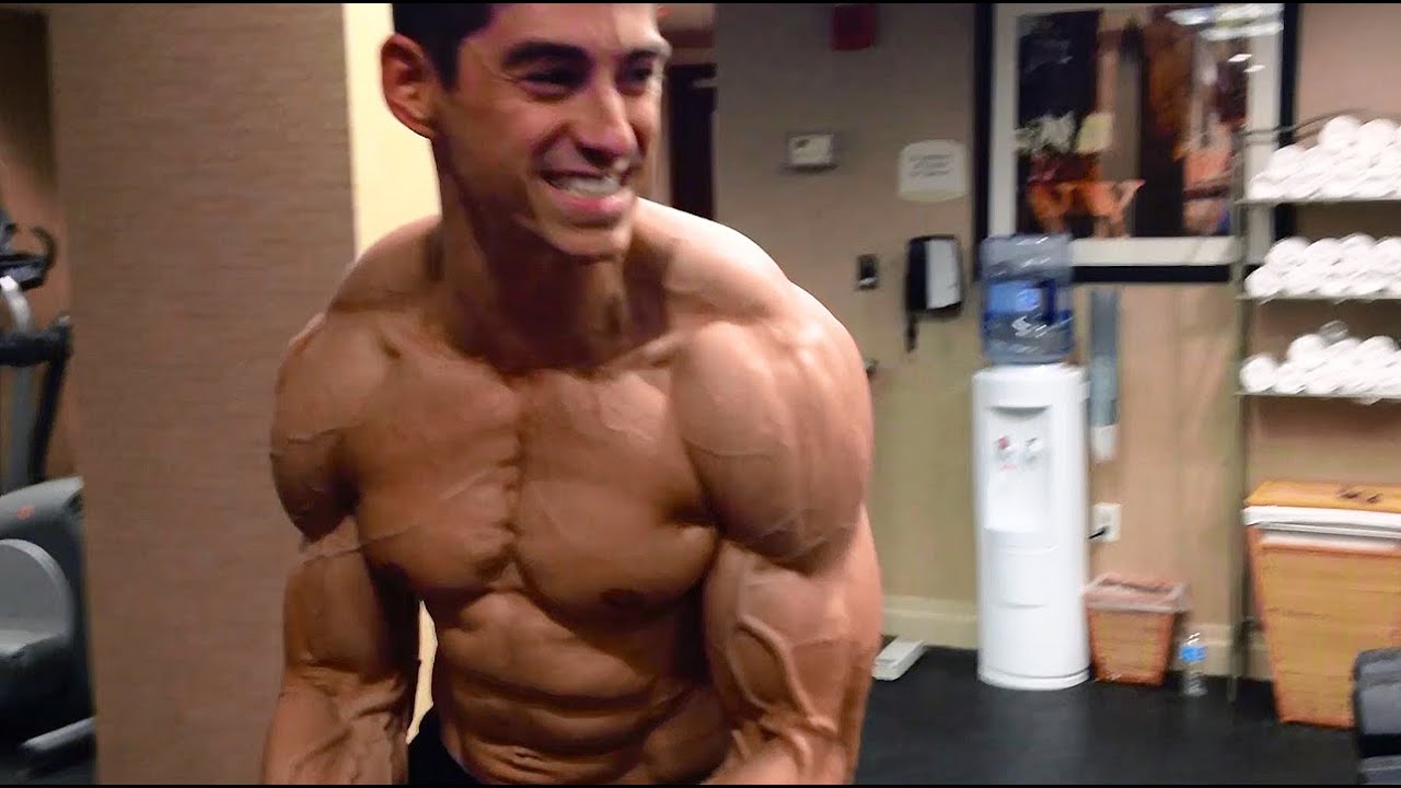 Bodybuilding workout in a limited hotel gym in Times Square SHREDDED AF