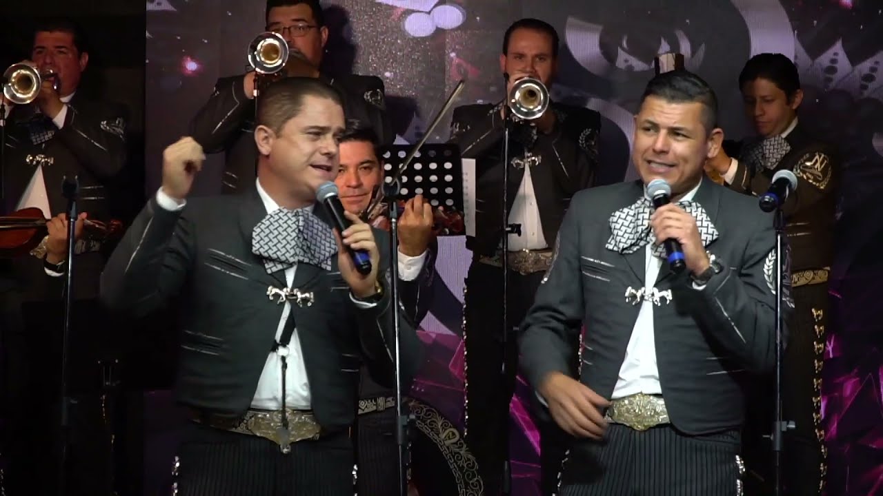 MARIACHI NUEVO TECALITLÁN / UN DÍA A LA VEZ