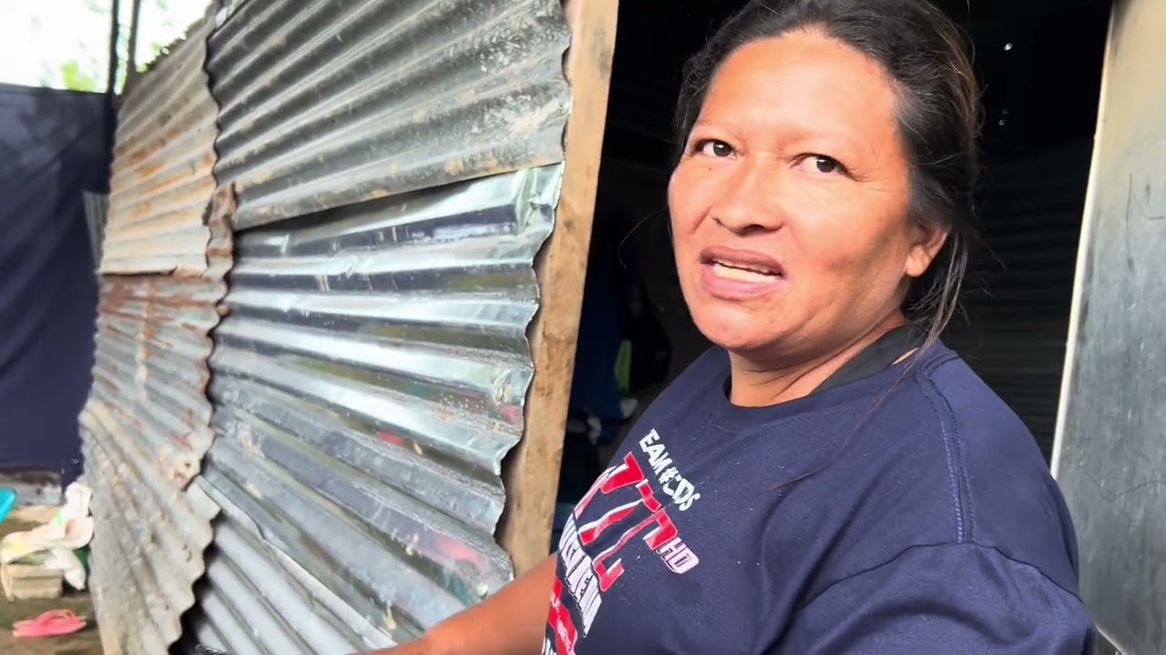 Esto está perro la hermanita de Albita la pastora los corrió de su casa y Albita con lágrimas🥲. 