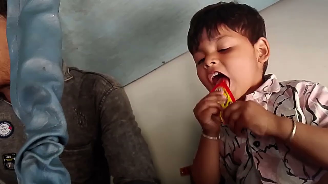 ट्रेन में जो खाना खाने में जो मजा आता है वह कहीं नहीं आता है लोग देखिए 