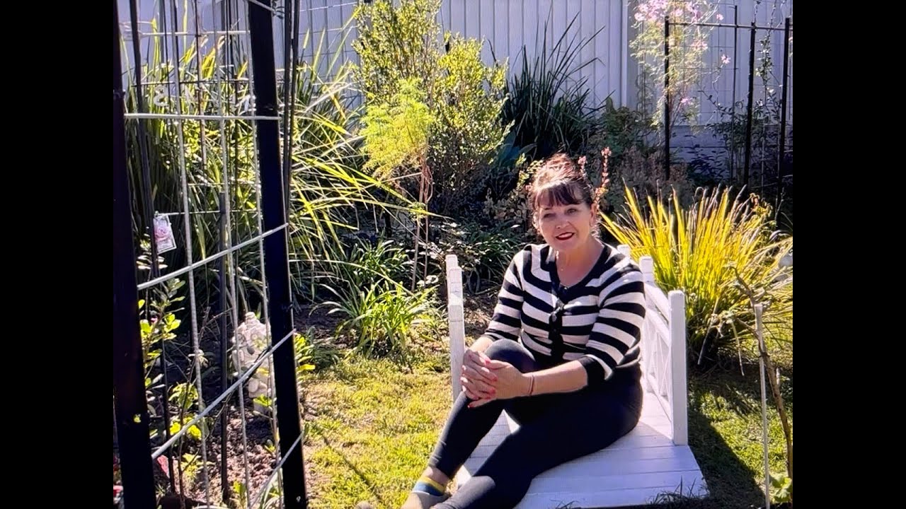 AUSTRALIA -  Mała cześć ogródka a zajmuje dużo czasu przy pracy,  Wygląd ogrodu sie poprawia.