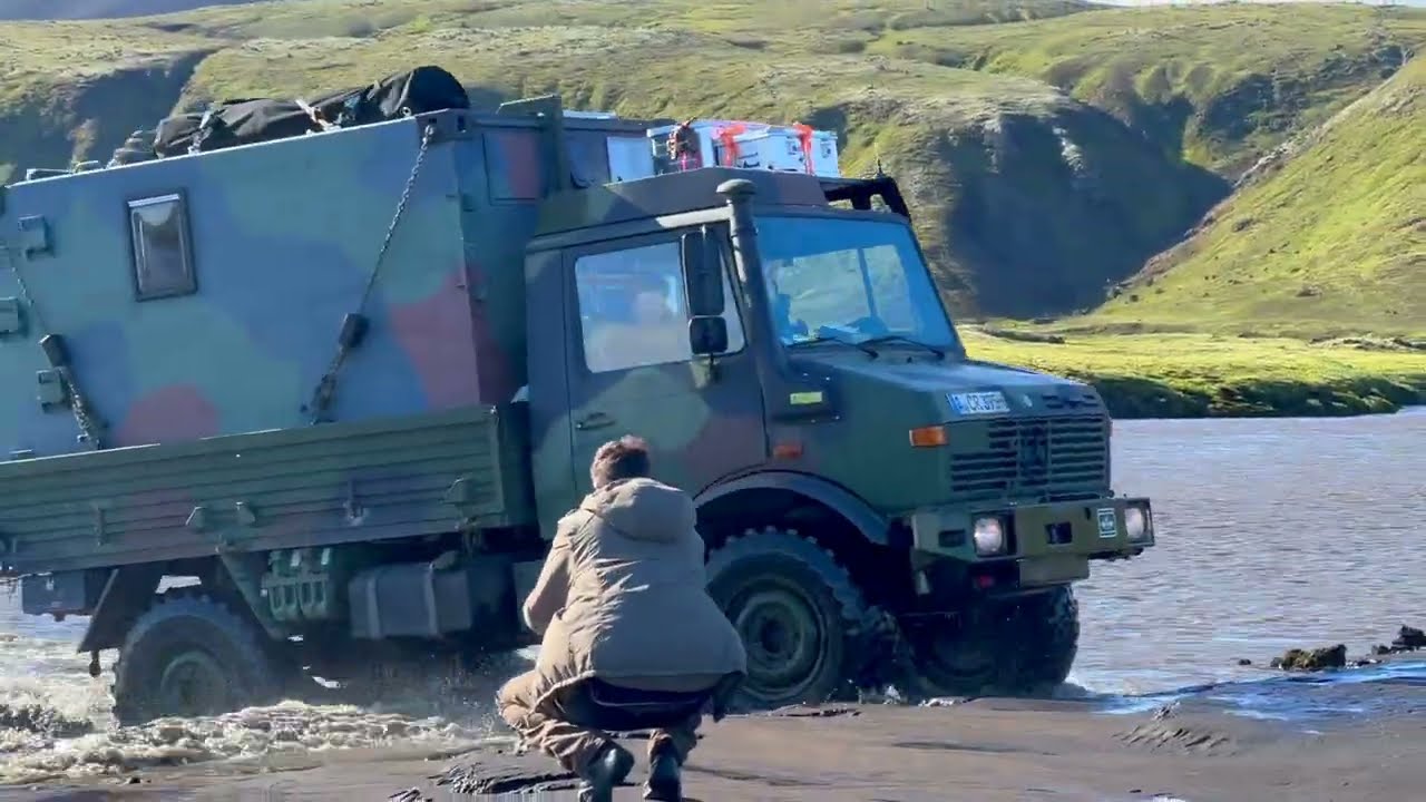 Fjallabak sy&eth;ri, heillandi n&aacute;tt&uacute;ruperla og herb&iacute;lar yfir H&oacute;lms&aacute;.