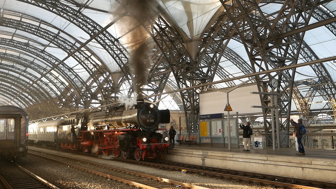 Die 01 202 verlässt Dresden über die Tharandter Rampe zurück in die Schweiz (über 1000 km), 15.4.19
