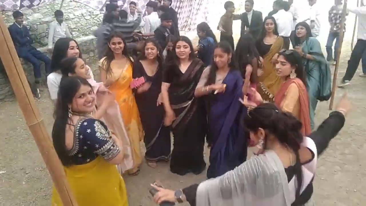 विदाई समारोह क्लास 12th  छात्र छात्राओं की मस्ती😃😃