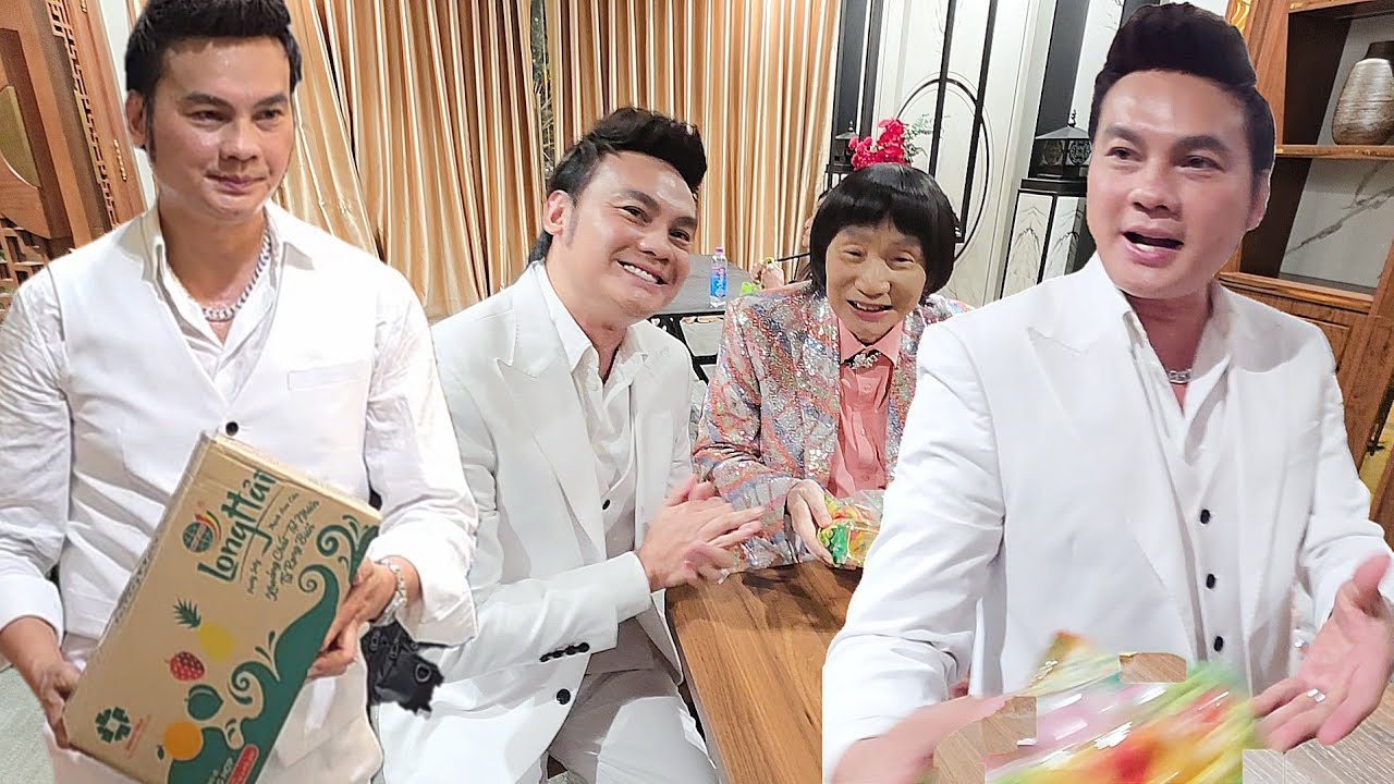 Ngọt Ngào Tình Yêu Thương NSƯT Kim Tiểu Long Trao Những Phần Quà Cho Tất Cả Tại Nhà Hàng Quế Trân 