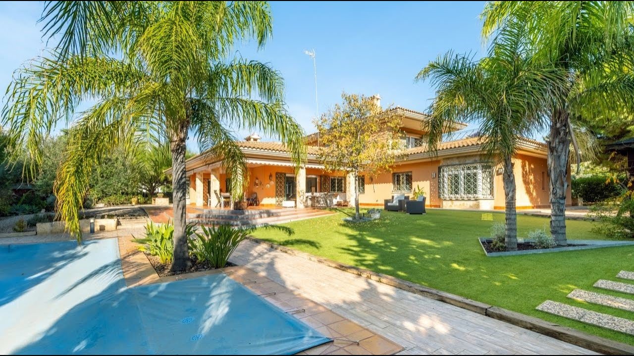 Detached villa with 5 bedrooms, pool and double garage for sale in Vistahermosa, Alicante